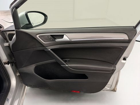 Used 2017 Volkswagen Golf S image 32