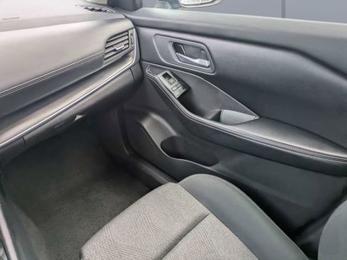 Used 2024 Nissan Rogue SV FWD image 18