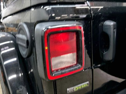 Used 2023 Jeep Wrangler Unlimited Rubicon w/ Cold Weather Group image 31