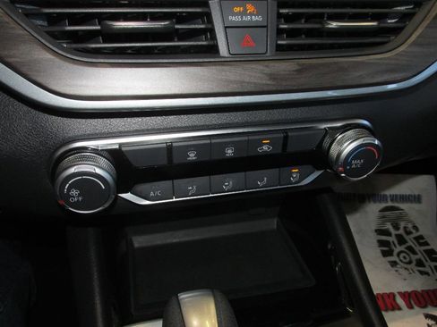 Used 2024 Nissan Altima 2.5 SV image 23