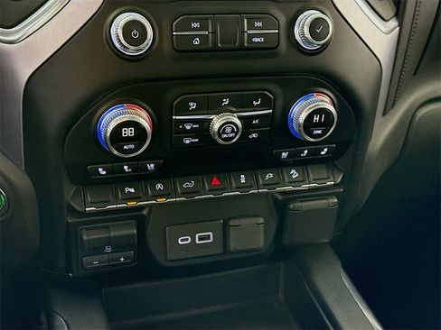 Used 2019 GMC Sierra 1500 SLT w/ SLT Premium Package image 9