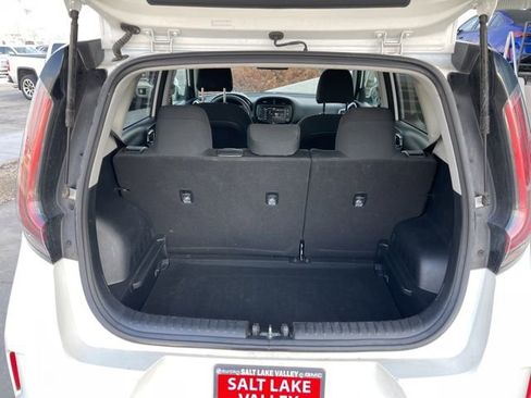 Used 2024 Kia Soul LX w/ Option Group 015 image 16