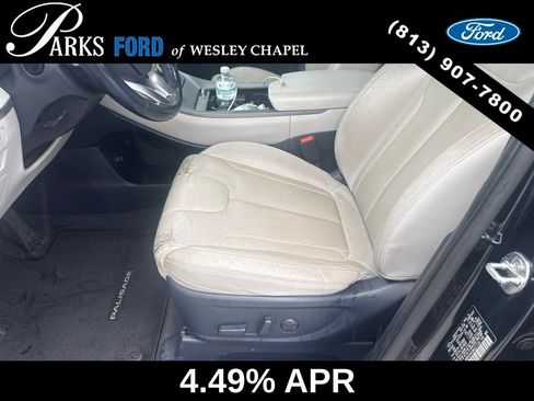 Used 2021 Hyundai Palisade SEL w/ Premium Package FWD image 4