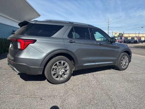Used 2025 Ford Explorer Platinum image 4
