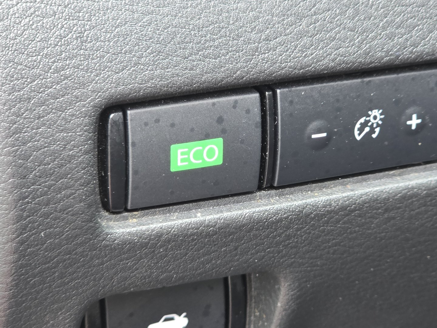 Used 2025 Nissan Sentra SV FWD image 11