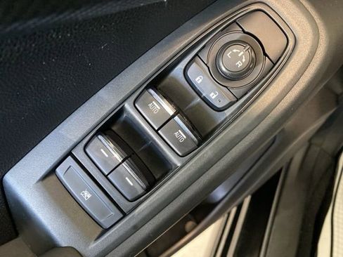 Used 2024 Subaru Crosstrek 2.0i Premium image 9