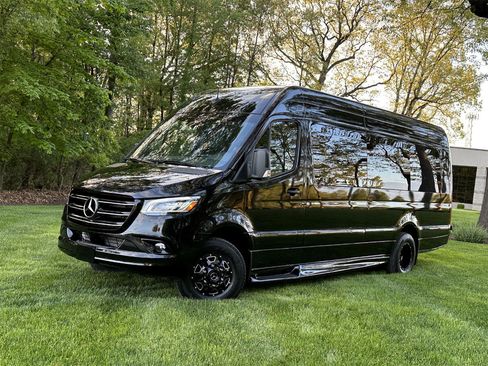 Used 2024 Mercedes-Benz Sprinter 3500 image 8