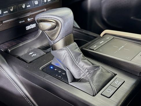 Used 2021 Lexus ES 300h Ultra Luxury w/ Accessory Package 2 image 17