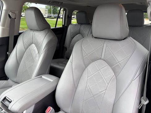 Used 2020 Toyota Highlander Platinum AWD/4WD image 19