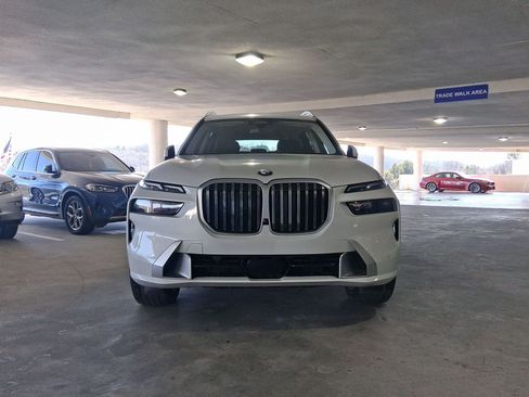 Used 2025 BMW X7 xDrive40i image 4