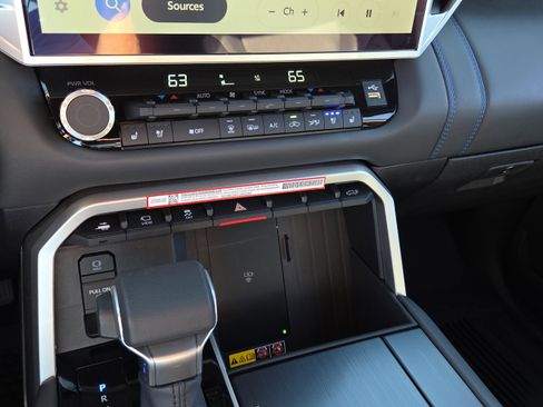 Used 2025 Toyota Tundra Platinum image 23