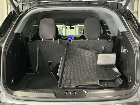 Used 2023 Ford Explorer XLT AWD/4WD image 25