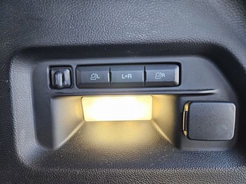 Used 2023 Ford Explorer Limited image 16