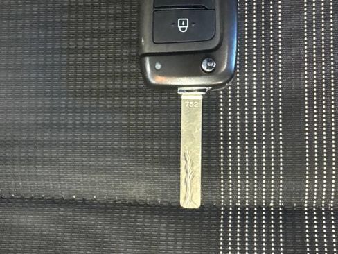 Used 2023 Hyundai Venue SEL FWD image 25