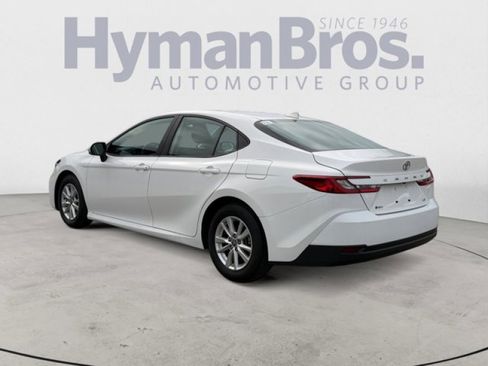 Used 2025 Toyota Camry LE FWD image 5