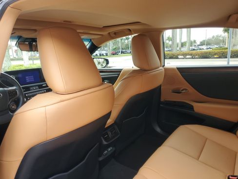 Used 2024 Lexus ES 350 w/ Premium Package image 14