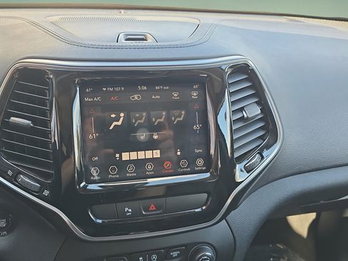 Used 2019 Jeep Cherokee Limited FWD image 18