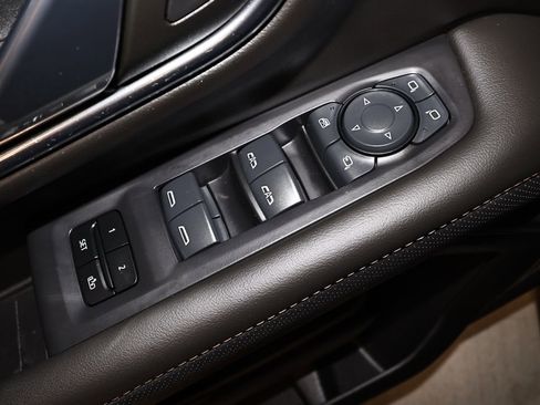 Used 2024 GMC Yukon AT4 w/ Technology Package image 11