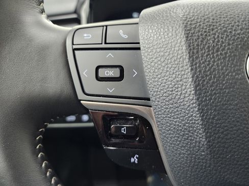 Used 2025 Toyota Camry SE image 18