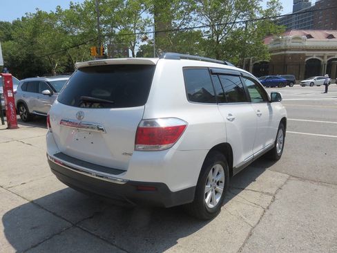 Used 2013 Toyota Highlander SE AWD/4WD image 4