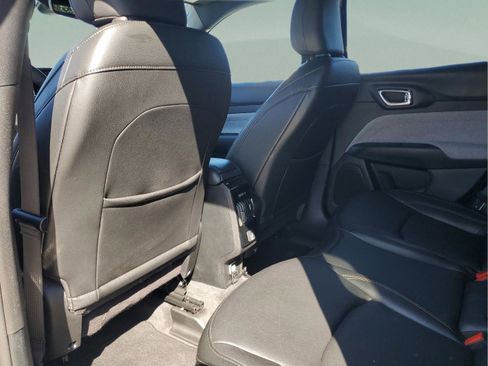 Used 2024 Jeep Compass Latitude image 11