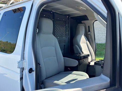 Used 2013 Ford E-250 and Econoline 250 w/ PWR Group image 27