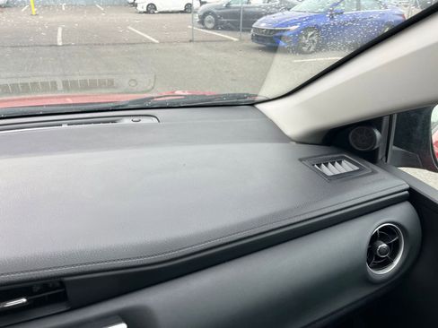Used 2018 Toyota Corolla LE FWD image 33