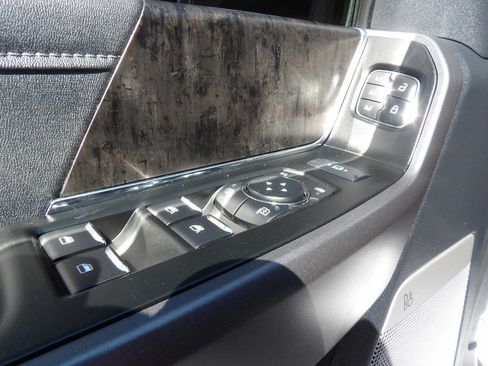 Used 2025 Ford F250 Lariat AWD/4WD image 15