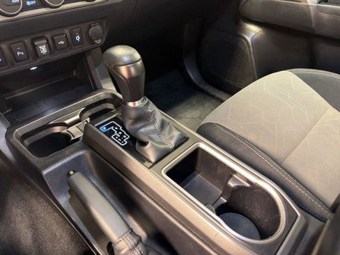 Used 2022 Toyota Tacoma TRD Sport w/ Technology Package RWD image 12