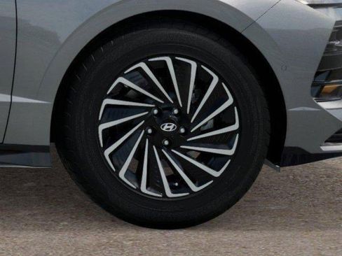 New 2025 Hyundai Sonata Limited image 8