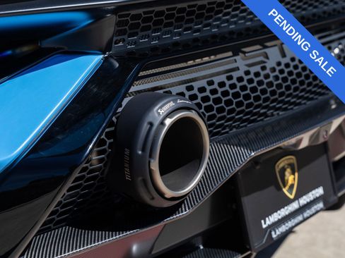 Used 2024 Lamborghini Huracan STO image 13