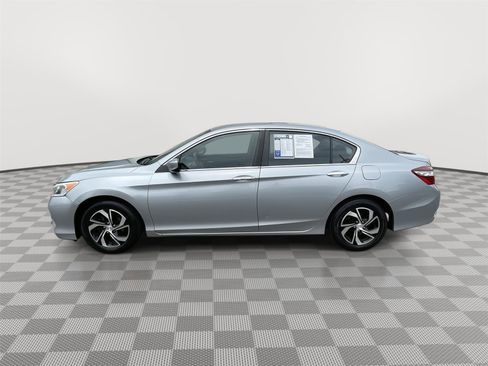 Used 2017 Honda Accord LX image 9