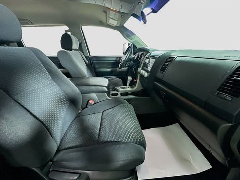 Used 2010 Toyota Tundra 4x4 CrewMax image 24