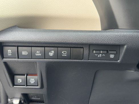 Certified 2022 Toyota Sienna Platinum image 28