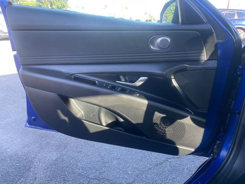 Used 2025 Hyundai Elantra SEL image 20