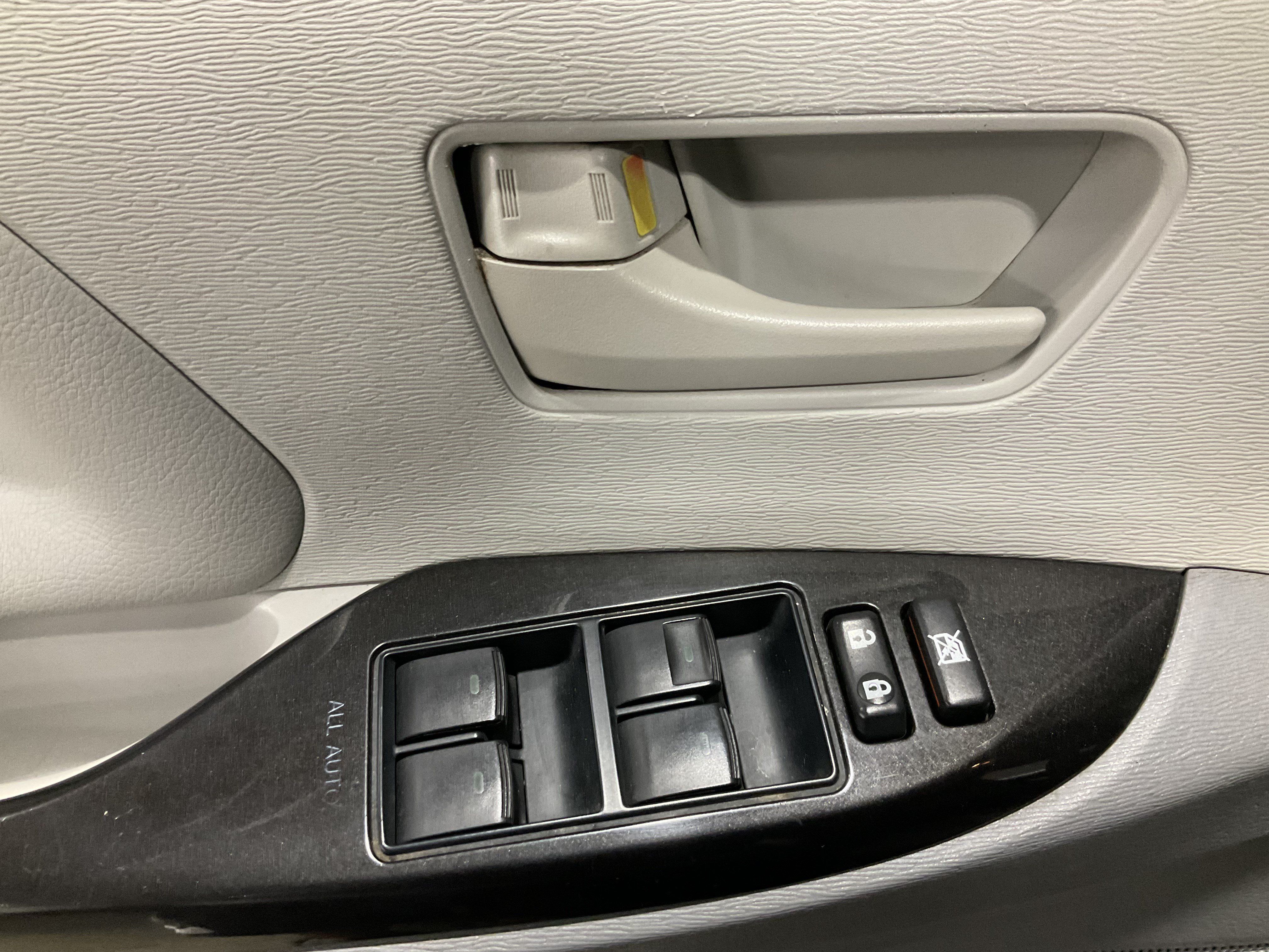 Used 2012 Toyota Sienna LE w/ Towing Pkg FWD image 24