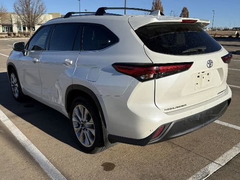 Used 2020 Toyota Highlander Limited image 6