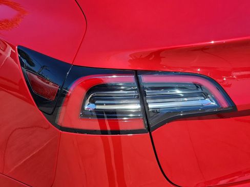 Used 2018 Tesla Model 3 Long Range image 37