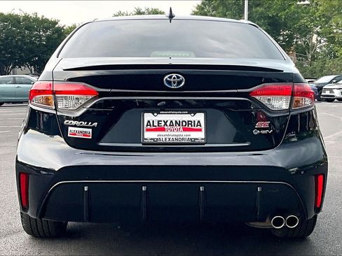 Used 2025 Toyota Corolla SE w/ SE Premium Package FWD image 4