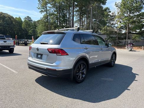 Used 2023 Volkswagen Tiguan SE FWD image 5