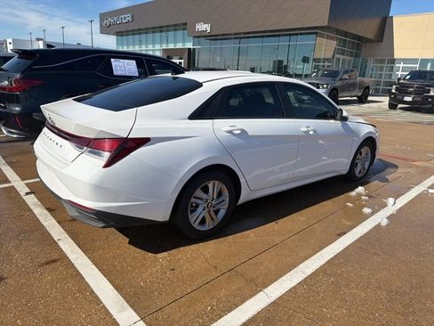 Used 2023 Hyundai Elantra SEL w/ Convenience Package image 2