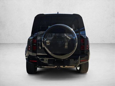 Used 2024 Land Rover Defender 110 X-Dynamic SE image 6