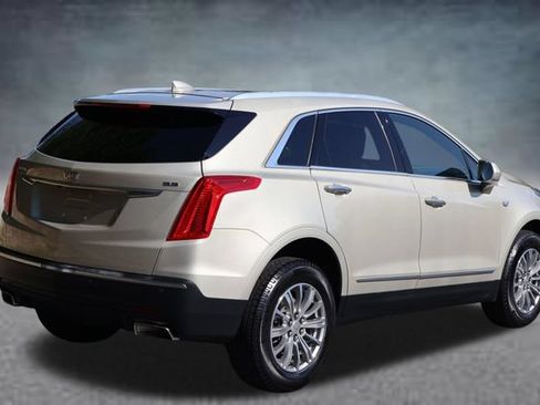 Used 2017 Cadillac XT5 Luxury w/ Driver Awareness Package FWD image 3