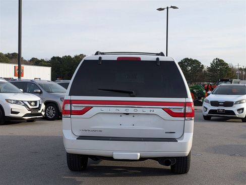 Used 2015 Lincoln Navigator 2WD 4dr Select image 4