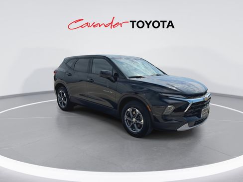 Used 2025 Chevrolet Blazer LT AWD/4WD image 2