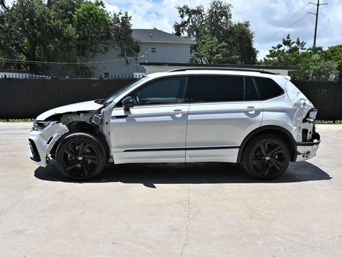 Used 2024 Volkswagen Tiguan SE R-Line FWD image 5