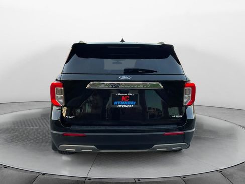 Used 2022 Ford Explorer XLT image 4