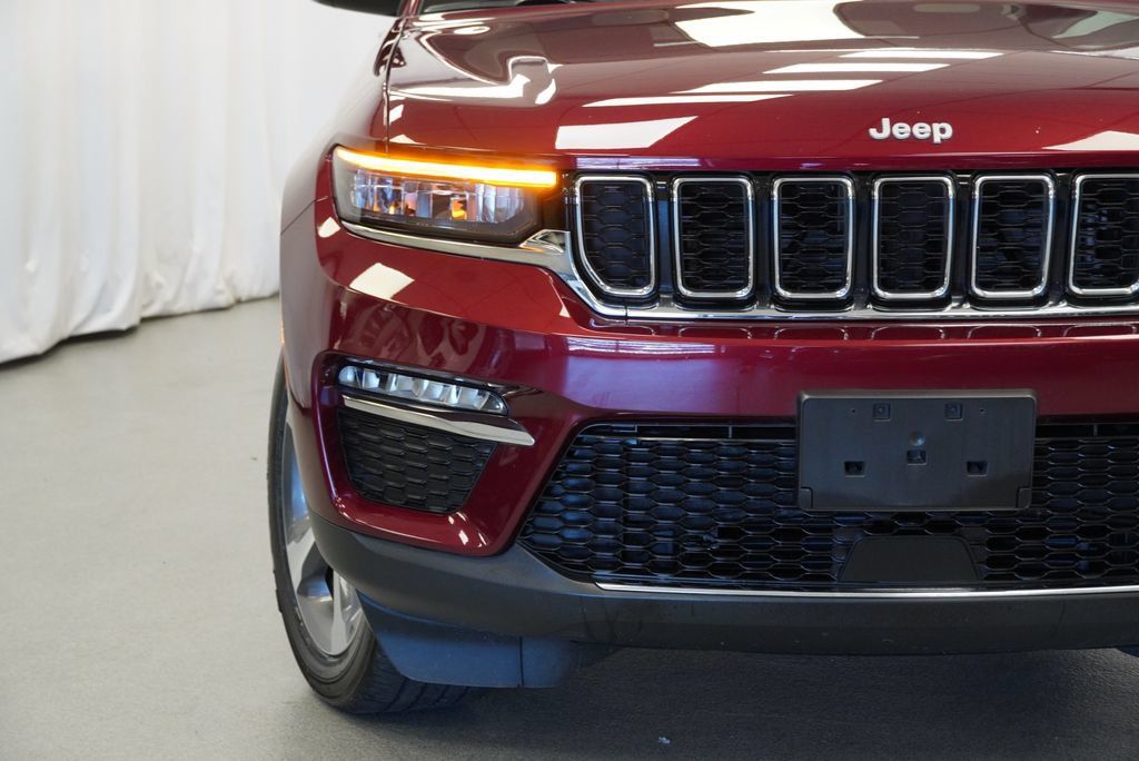 Certified 2025 Jeep Grand Cherokee Limited AWD/4WD image 13