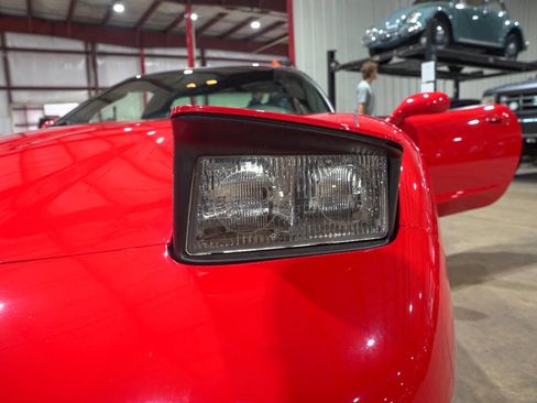 Used 2001 Chevrolet Corvette Coupe RWD image 30