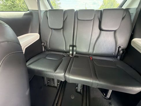 Used 2024 Kia Carnival LX FWD image 28